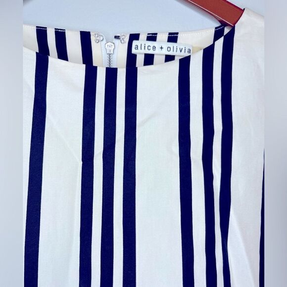 Alice + Olivia Bernice Striped Ruffle Sleeve Top Size Small - Picture 3 of 7